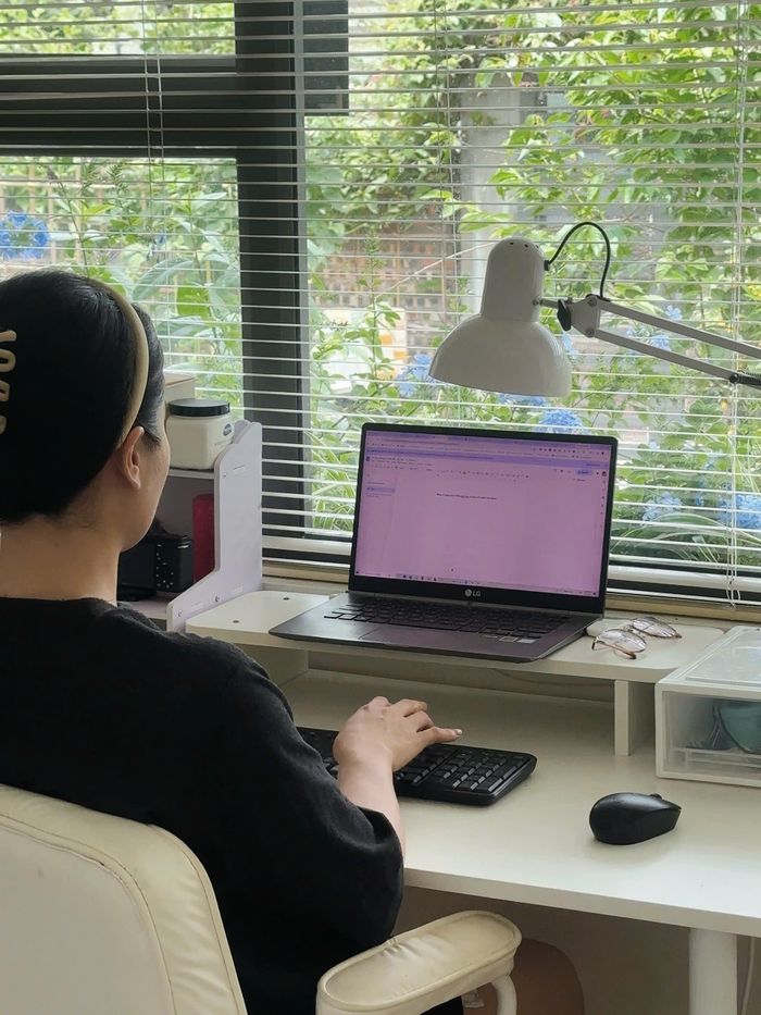 Giang hiện vừa làm online, vừa tận hưởng cuộc sống một mình ở quê.