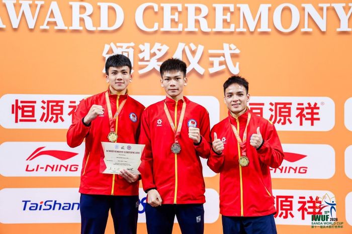  Dù vậy, chàng trai người Hrê thường xuyên bày tỏ sự lạc quan, tinh thần chiến đấu qua những bài đăng trên mạng xã hội hay dòng mô tả trang cá nhân: "Cố gắng hết sức mình". Qua nhiều năm thi đấu từ cấp độ trẻ đến các giải lớn, Đinh Văn Tâm cũng ngày càng tích lũy kinh nghiệm và hoàn thiện chuyên môn, trở thành một trong những cái tên triển vọng của wushu Việt Nam. Ảnh: IWUF. 