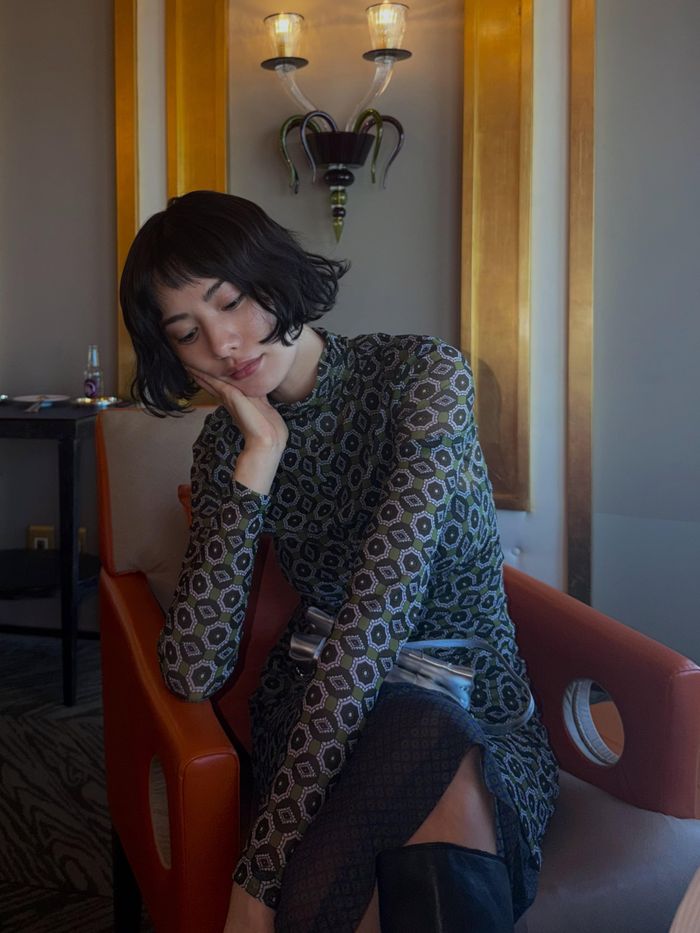 Ngày 23/9, Star News Korea đưa tin Nana trực tiếp phản hồi những tranh luận xoay quanh vai diễn mới trong The Scandal. Trước những phản ứng tiêu cực từ khán giả, Nana chia sẻ: “Nếu đôi môi của tôi gây khó chịu cho người xem, đó là lỗi của tôi”. Nana cho rằng một số lựa chọn cá nhân của cô có thể chưa phù hợp với hình ảnh một diễn viên cần hướng tới. Đây cũng là lần hiếm hoi nữ diễn viên trực tiếp đề cập đến tranh luận về ngoại hình của bản thân trong một dự án.