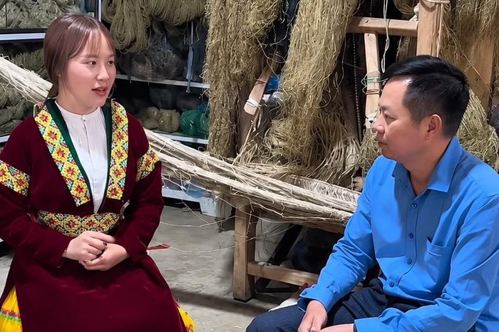  Chủ tịch xã Đồng Văn kể về trải nghiệm văn hoá làm lanh của đồng bào Vùng cao nguyên đá Đồng Văn. 