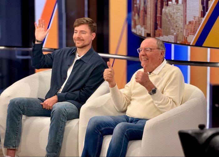 MrBeast và tác giả James Patterson quảng bá sách mới trên chương trình Good Morning America. Ảnh: X/@JP_Books.