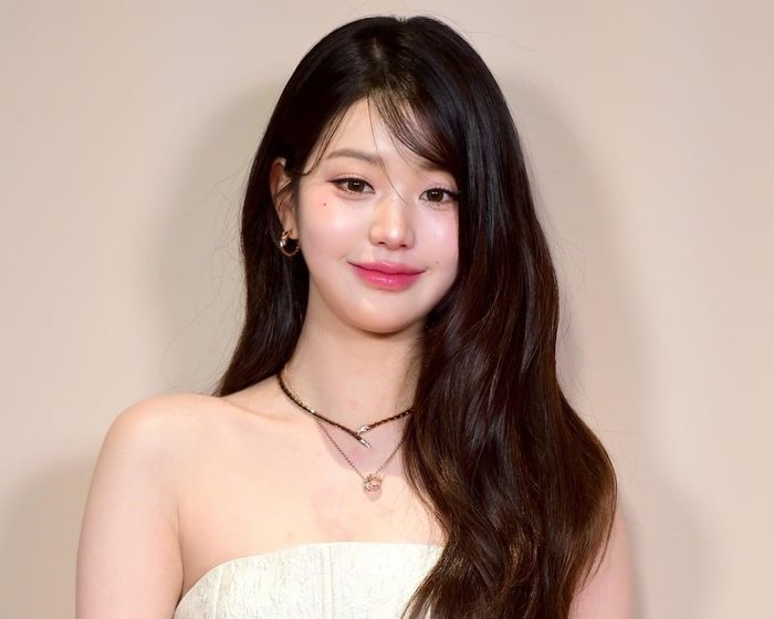 Đọc sách là sở thích được Jang Won Young duy trì suốt nhiều năm qua. Ảnh: Hankyung.