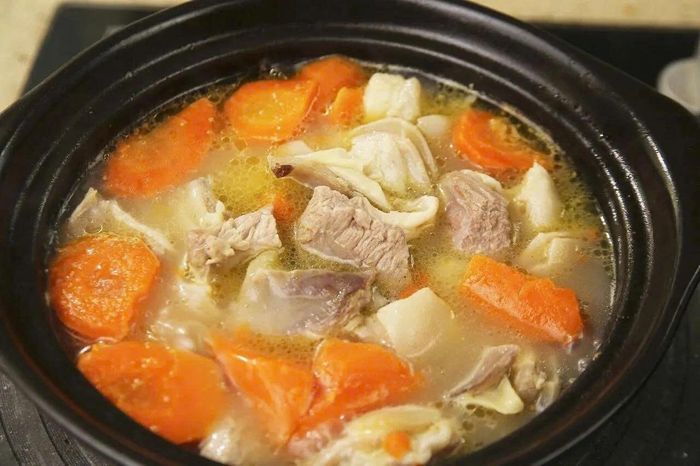  Súp, canh, nước sốt và các món hầm nên được đun sôi kỹ trước khi ăn lại.