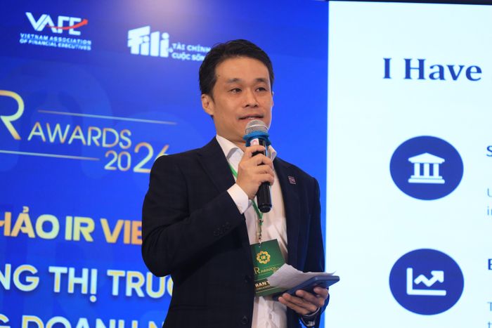  Ông Darren Wang đưa ra khuyến nghị cho bộ phận IR của các doanh nghiệp Việt Nam. Ảnh: BTC. 
