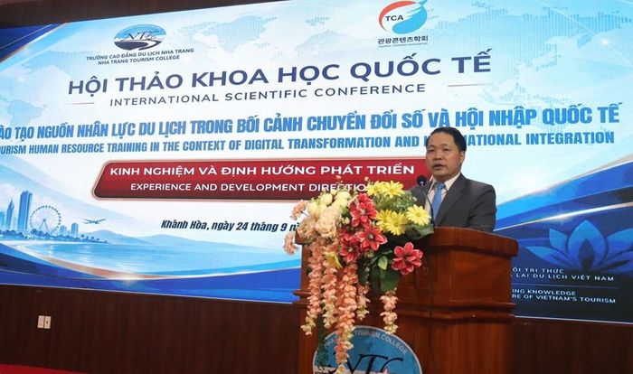 TS. Nguyễn Doãn Thành – Hiệu trưởng Trường Cao đẳng Du lịch Nha Trang phát biểu