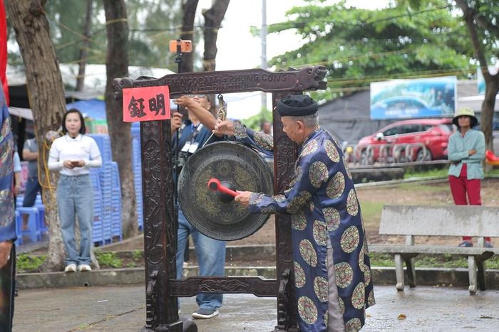 Nghi thức thượng Đại kỳ lễ hội tại công viên Cần Thạnh đã được thực hiện