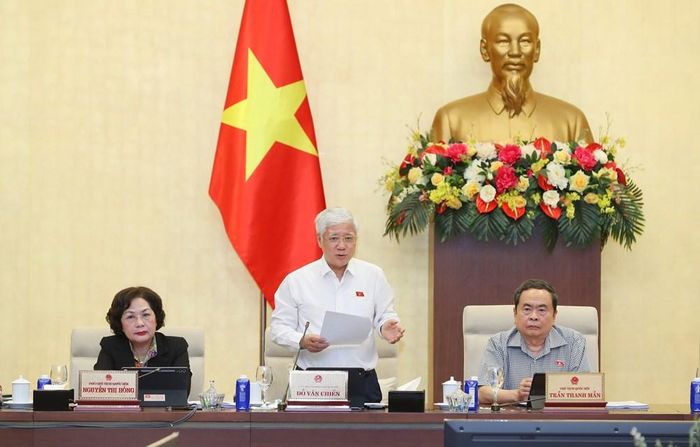 Phó Chủ tịch Thường trực Quốc hội Đỗ Văn Chiến điều hành nội dung thảo luận