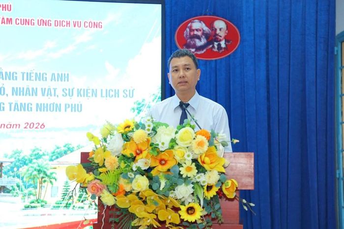 Bí thư Đảng ủy, Chủ tịch HĐND phường Tăng Nhơn Phú Nguyễn Bạch Hoàng Phụng ghi nhận, biểu dương tinh thần của các thí sinh