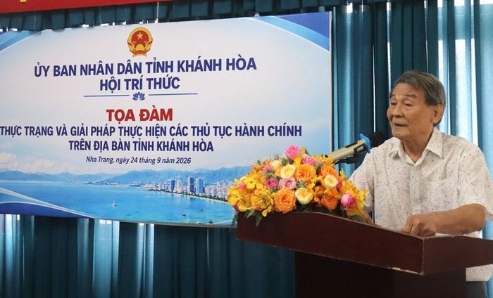 Ông Phạm Văn Chi - nguyên Phó Bí thư Tỉnh ủy, nguyên Chủ tịch UBND tỉnh, Chủ tịch Hội Trí thức tỉnh Khánh Hòa phát biểu