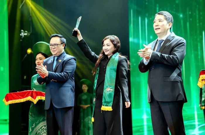 Chị Lê Thị Lệ Giang ở xã Châu Ninh (tỉnh Hưng Yên) được vinh danh là một trong những doanh nhân trẻ khởi nghiệp xuất sắc toàn quốc. Ảnh: Thế Duyệt – TTXVN