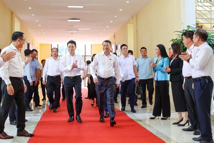 Thủ tướng Lê Minh Hưng tiếp xúc cử tri thành phố Hải Phòng trước Kỳ họp thứ hai Quốc hội khoá XVI. Ảnh: Dương Giang – TTXVN