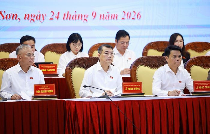 Thủ tướng Lê Minh Hưng và Đoàn Đại biểu Quốc hội thành phố Hải Phòng tiếp xúc cử tri thành phố trước Kỳ họp thứ hai Quốc hội khoá XVI. Ảnh: Dương Giang – TTXVN