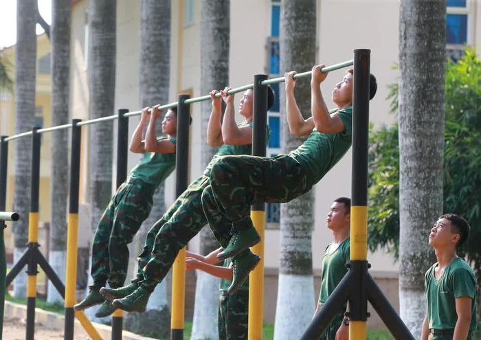 Chiến sĩ Trung đoàn Thủ đô thường xuyên luyện tập, nâng cao thể lực, sẵn sàng nhận và hoàn thành nhiệm vụ được giao. Ảnh: Trọng Đức - TTXVN