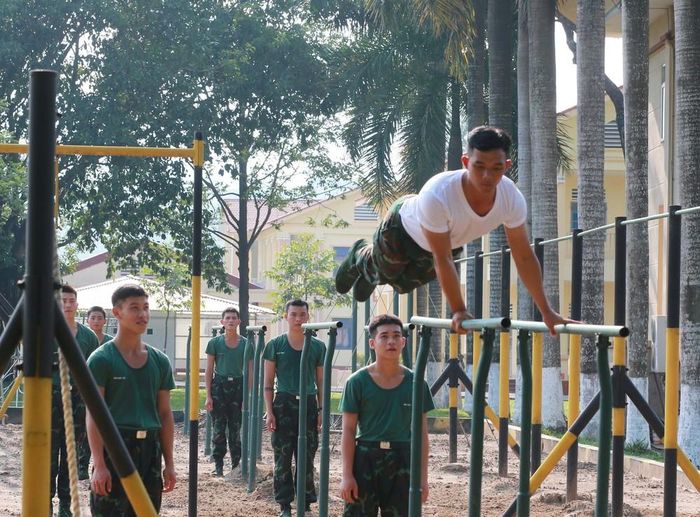 Chiến sĩ Trung đoàn Thủ đô thường xuyên luyện tập, nâng cao thể lực, sẵn sàng nhận và hoàn thành nhiệm vụ được giao. Ảnh: Trọng Đức - TTXVN
