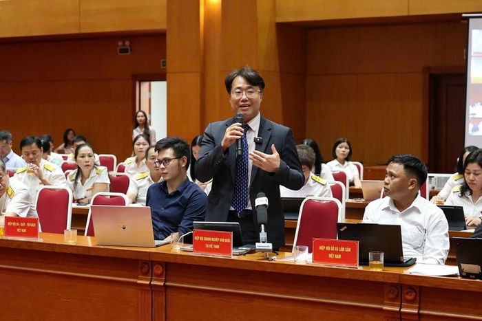 Đại diện các doanh nghiệp trao đổi thẳng thắn về các vướng mắc trong hoàn thuế - Ảnh: chinhphu.vn
