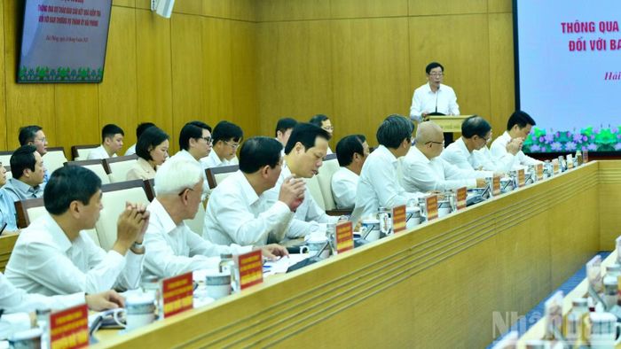 Ban Thường vụ Thành ủy Hải Phòng tham dự hội nghị. (Ảnh: THANH GIANG)