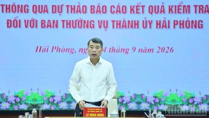 Đồng chí Lê Minh Hưng, Ủy viên Bộ Chính trị, Thủ tướng Chính phủ, Trưởng đoàn Kiểm tra, giám sát số 222 của Bộ Chính trị phát biểu ý kiến tại hội nghị. (Ảnh: THANH GIANG)