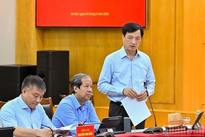 Trưởng Ban Tổ chức Trung ương Nguyễn Duy Ngọc phát biểu tại phiên họp.