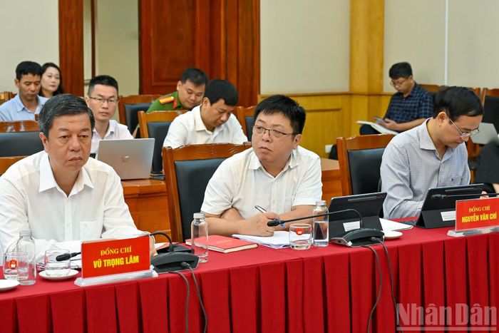 Các đại biểu dự phiên họp.