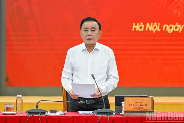 Thường trực Ban Bí thư Trần Cẩm Tú phát biểu tại phiên họp.