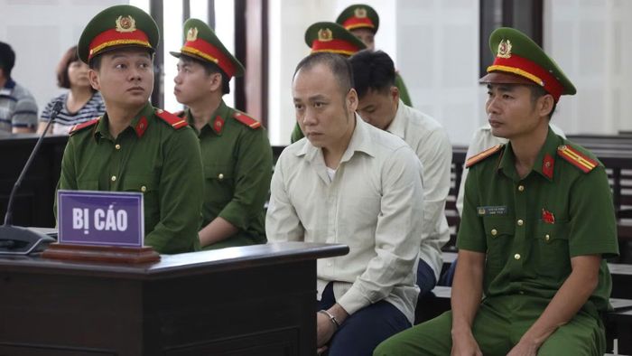 Bị cáo Nguyễn Quang Hoàng tại phiên tòa. (Ảnh: ĐX)