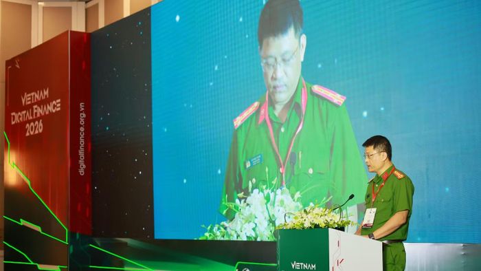 Đại tá Hà Nam Trung, Phó Giám đốc Trung tâm Dữ liệu quốc gia, Bộ Công an phát biểu tại Hội thảo. (Ảnh: PV)