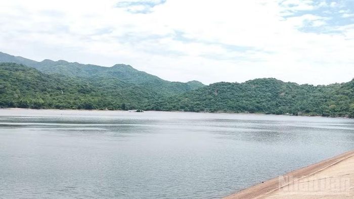 Mực nước tại các hồ chứa ở khu vực phía nam tỉnh Khánh Hòa dự báo sẽ tăng nhanh khi có mưa trong những ngày tới. (Ảnh: NGUYỄN TRUNG)