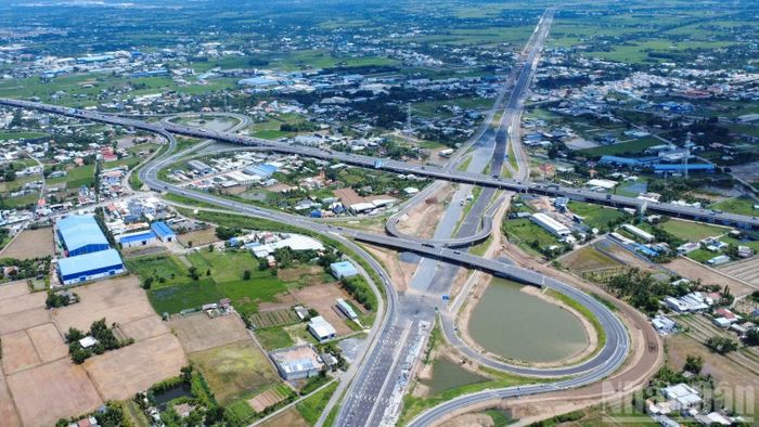 Hạ tầng giao thông là một khâu đột phá, tạo điều kiện mở rộng không gian phát triển và kết nối Tây Ninh với các trung tâm kinh tế lớn. (Ảnh THANH PHONG)