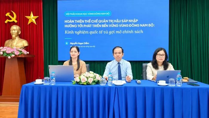 Các chuyên gia chủ trì hội thảo. (Ảnh: CAO TÂN)