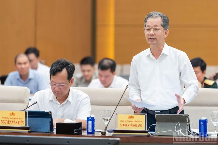 Chánh án Tòa án nhân dân tối cao Nguyễn Văn Quảng trình bày tờ trình tóm tắt dự thảo Nghị quyết. (Ảnh: DUY LINH)