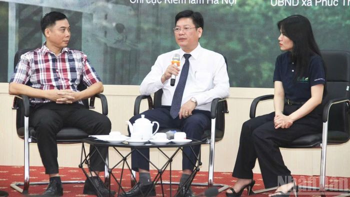 Phó Chủ tịch Nguyễn Văn Công (giữa) tại tọa đàm "Chấm dứt hoạt động nuôi nhốt gấu" diễn ra tại Báo Nhân Dân ngày 23/9/2026. (Ảnh: Minh Duy)
