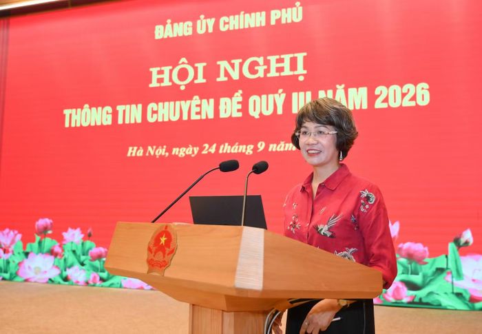 Phó Giáo sư, Tiến sĩ Nguyễn Thị Thu Phương, Viện Trưởng Viện Văn hóa Nghệ thuật, Thể thao và Du lịch, Bộ Văn hóa Thể thao và Du lịch trao đổi về “Vai trò của văn hóa đóng góp vào mục tiêu tăng trưởng kinh tế theo tinh thần Nghị quyết Đại hội XIV của Đảng”. (Ảnh: Thế Đại)