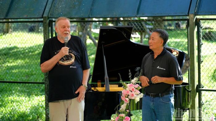 Nghệ sĩ piano, nhà soạn nhạc người Anh Rick Wakeman CBE chia sẻ tại chương trình.