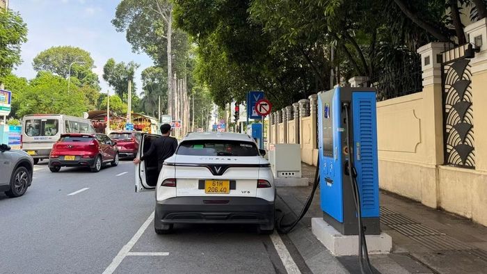 Sở Xây dựng Thành phố Hồ Chí Minh yêu cầu các đơn vị phải phối hợp tích cực nhằm thực hiện việc phát triển hạ tầng trạm sạc điện cho phương tiện giao thông. (Ảnh: VÕ LÊ)