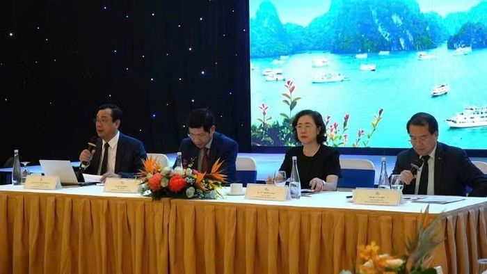 Đoàn chủ tọa điều hành hội nghị. (Ảnh: QUANG THỌ)