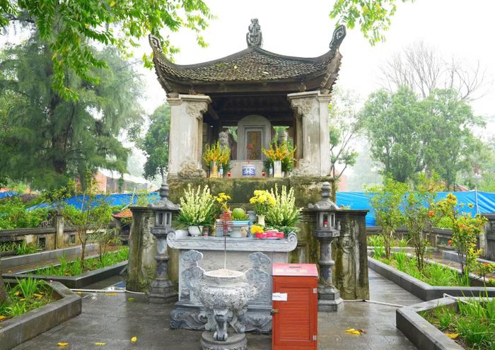 Lăng Tiền Ngô Vương.