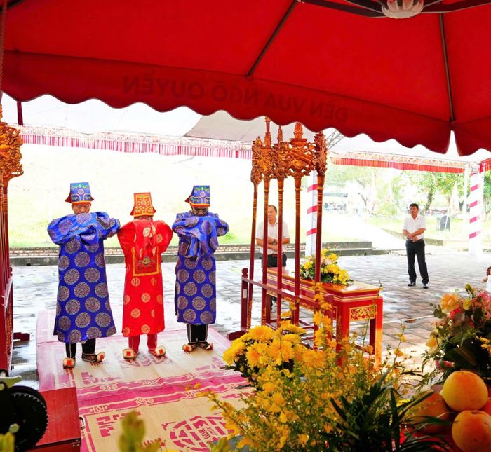 Lễ dâng hương tưởng nhớ 1.082 năm ngày mất của Đức vua Ngô Quyền.