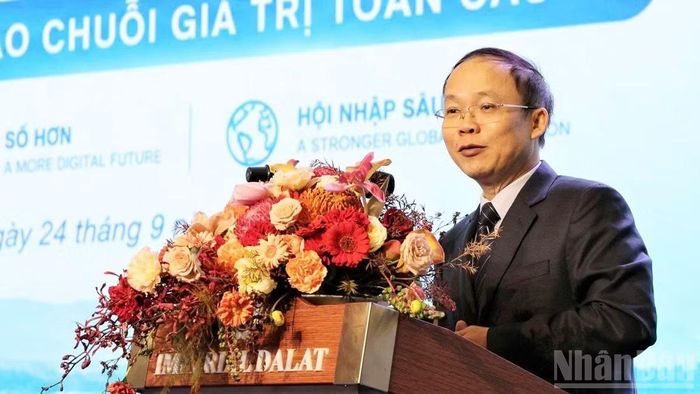 Phó Chủ tịch VCCI Bùi Trung Nghĩa phát biểu khai mạc Diễn đàn “Thực hành ESG và quản trị số: Vé thông hành vào chuỗi giá trị toàn cầu” tại Lâm Đồng.