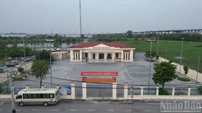 Theo báo cáo của Ủy ban nhân dân thành phố Hà Nội về điều chỉnh tổng thể Quy hoạch phân khu đô thị sông Hồng, cụm làng Võng La-Hải Bối thuộc nhóm được đề xuất di dời một phần.