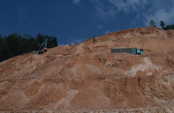 Các đơn vị thi công đang huy động tối đa nhân lực, máy móc thi công cao tốc Tuyên Quang-Hà Giang, giai đoạn 1. (Ảnh: CTV)