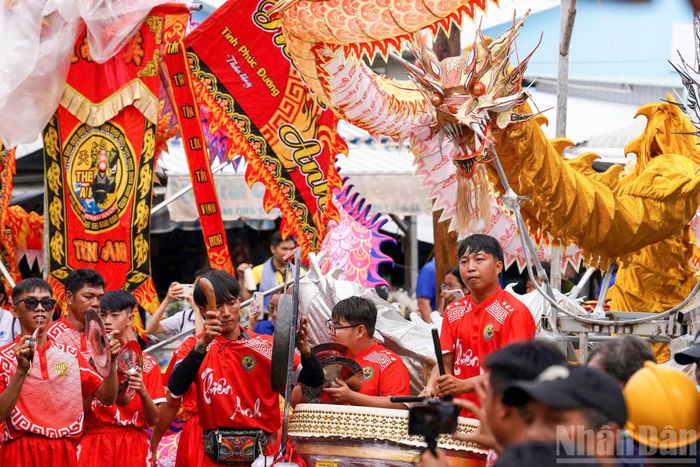 Đây là dịp để ngư dân và gia đình bày tỏ lòng biết ơn đối với Thần Nam Hải﻿ (Cá Ông), cầu mong quốc thái dân an, mùa màng bội thu; đồng thời tưởng nhớ các bậc tiền nhân có công khai hoang, mở cõi vùng đất Cần Giờ.