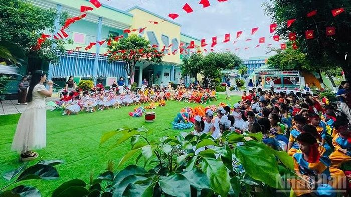 Nhiều hoạt động Tết Trung thu được Trường mầm non Tuổi Thơ tổ chức. (Ảnh: ANH QUÂN)