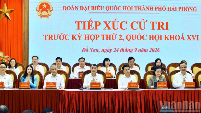  Đoàn đại biểu Quốc hội thành phố Hải Phòng đã thông báo dự kiến chương trình của Kỳ họp thứ hai, Quốc hội khóa XVI, đồng thời giải đáp các kiến nghị của cử tri. (Ảnh: THANH GIANG) 