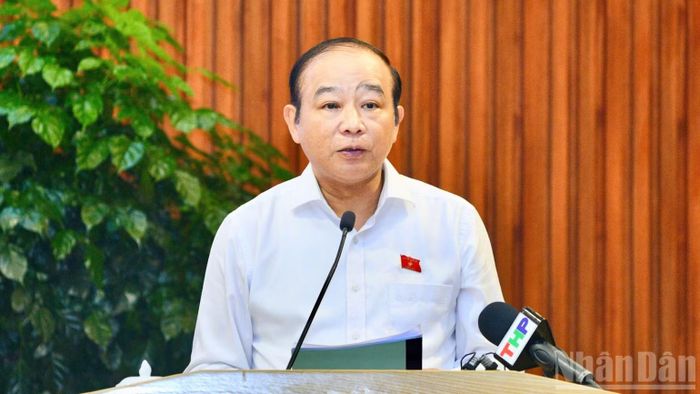  Đại diện lãnh đạo Đoàn đại biểu Quốc hội thành phố Hải Phòng thông tin tới cử tri thành phố dự kiến chương trình của Kỳ họp thứ hai, Quốc hội khóa XVI. (Ảnh: THANH GIANG) 