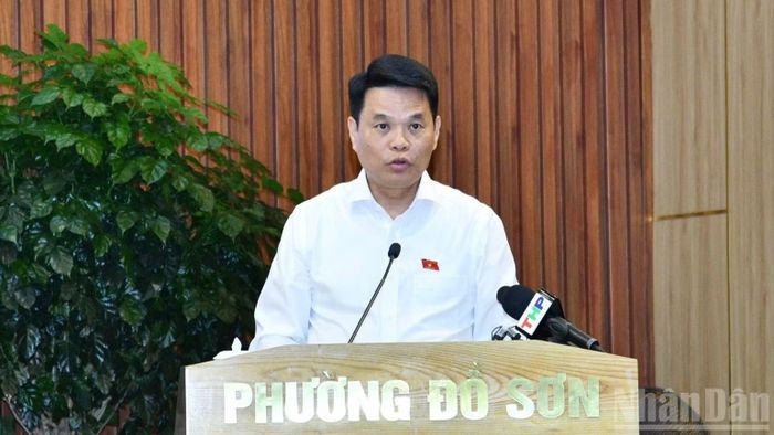  Bí thư Thành ủy Hải Phòng Lê Ngọc Châu phát biểu ý kiến tại hội nghị tiếp xúc cử tri. (Ảnh: THANH GIANG) 