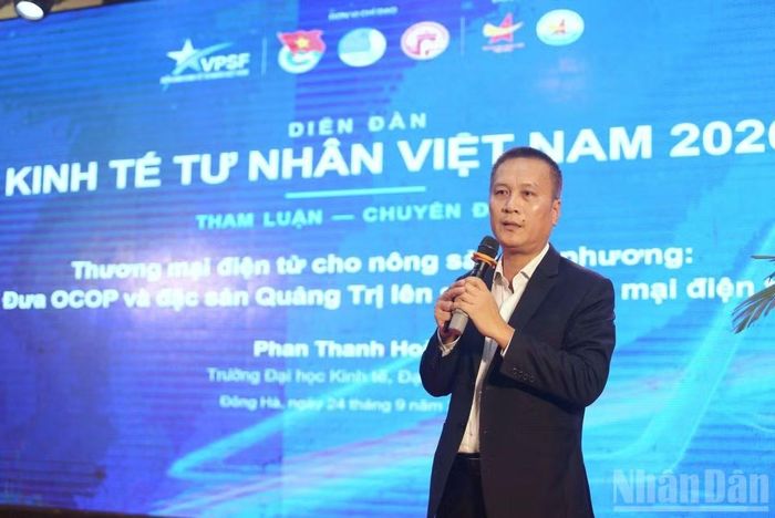 Các đại biểu chia sẻ ý kiến, ý tưởng, giải pháp. (Ảnh: BÁ CƯỜNG)