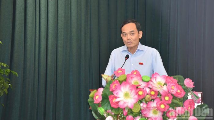 Đồng chí Trần Lưu Quang trả lời các kiến nghị của cử tri. (Ảnh: VƯƠNG LÊ)