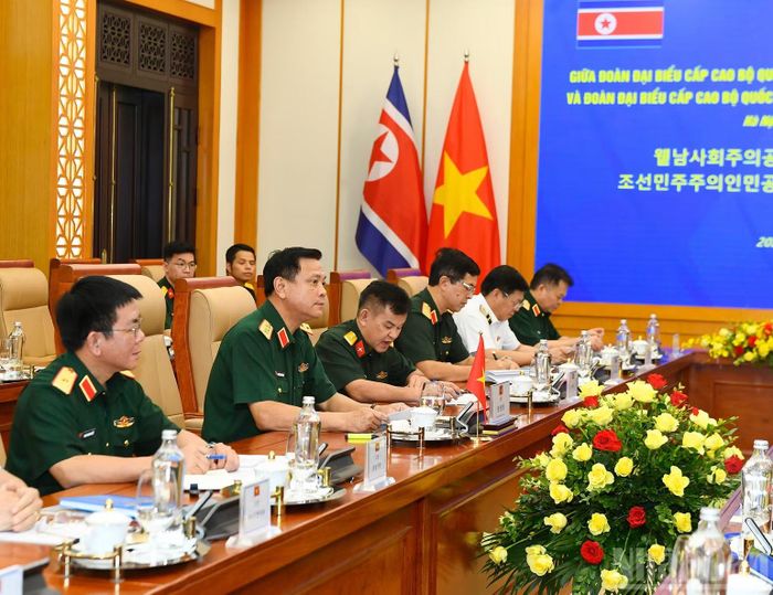 Các đại biểu tại hội đàm.