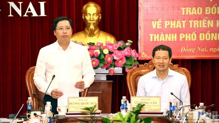 Bí thư Tỉnh ủy Lào Cai Dương Quốc Huy phát biểu tại buổi làm việc. (Ảnh: THIÊN VƯƠNG)