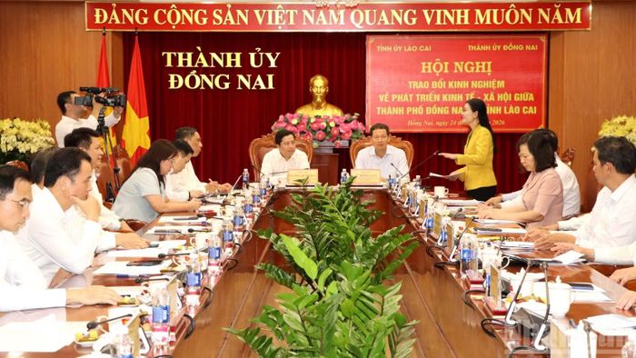 Lãnh đạo hai địa phương đã trao đổi kinh nghiệm về phát triển kinh tế-xã hội.